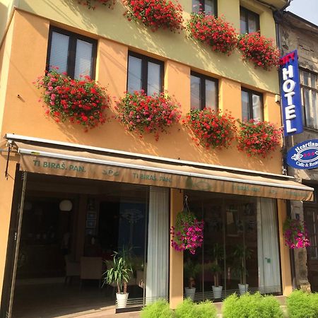Heartland City B&B Tuzla Esterno foto