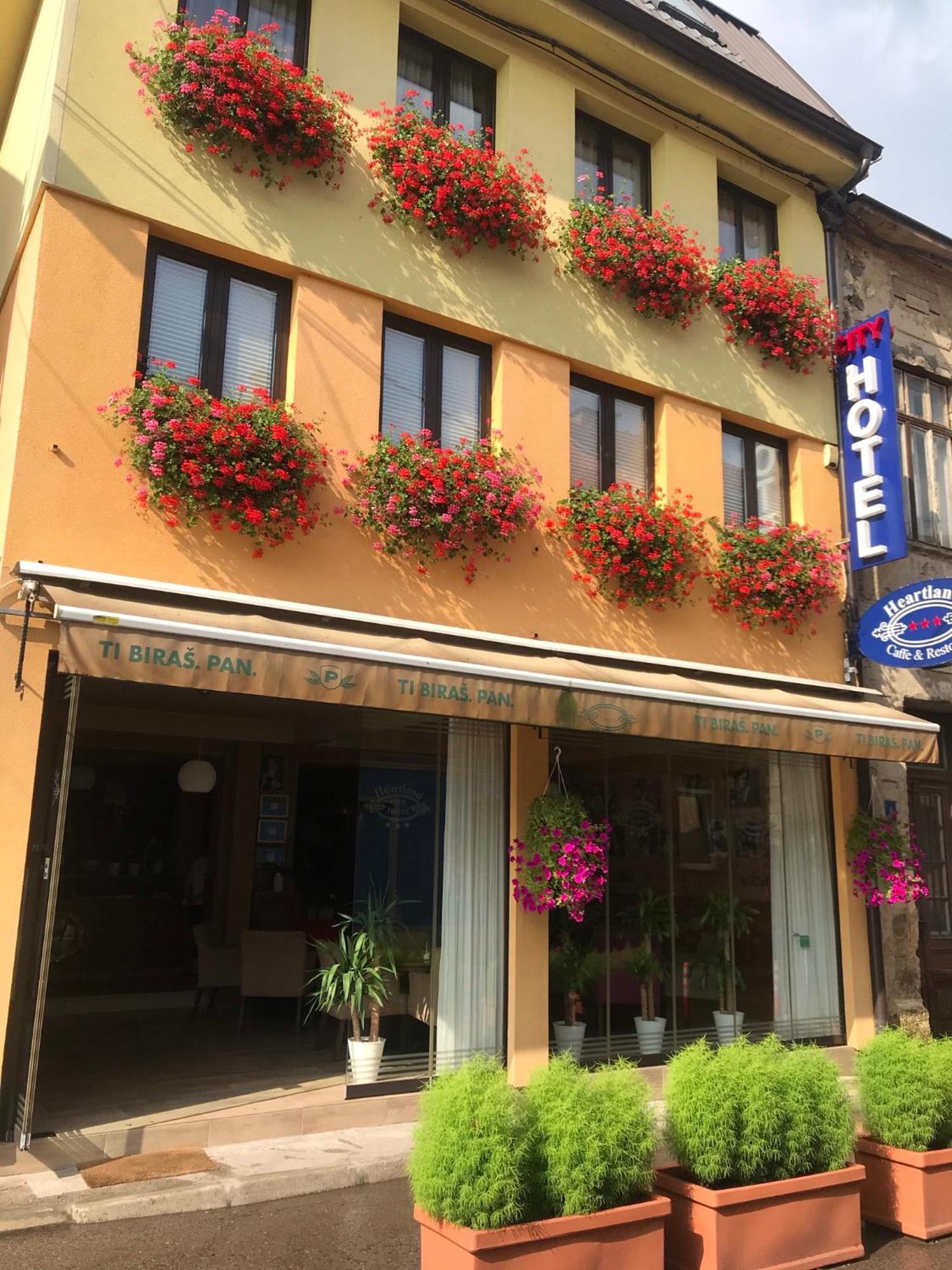 Heartland City B&B Tuzla Esterno foto