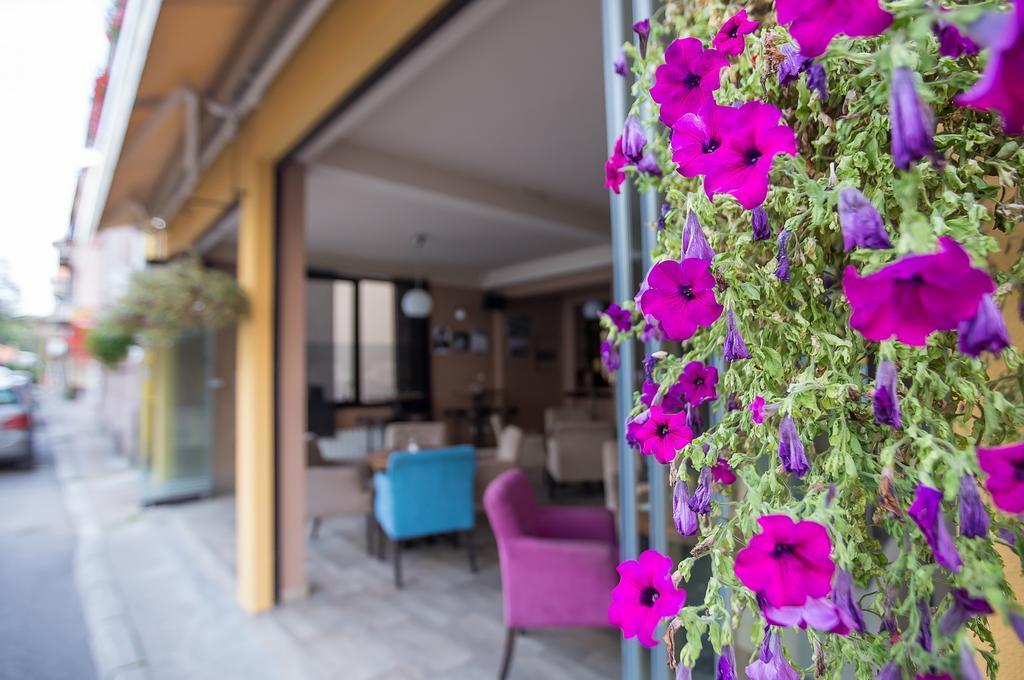 Heartland City B&B Tuzla Esterno foto
