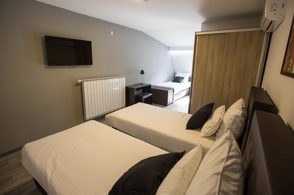 Heartland City B&B Tuzla Esterno foto