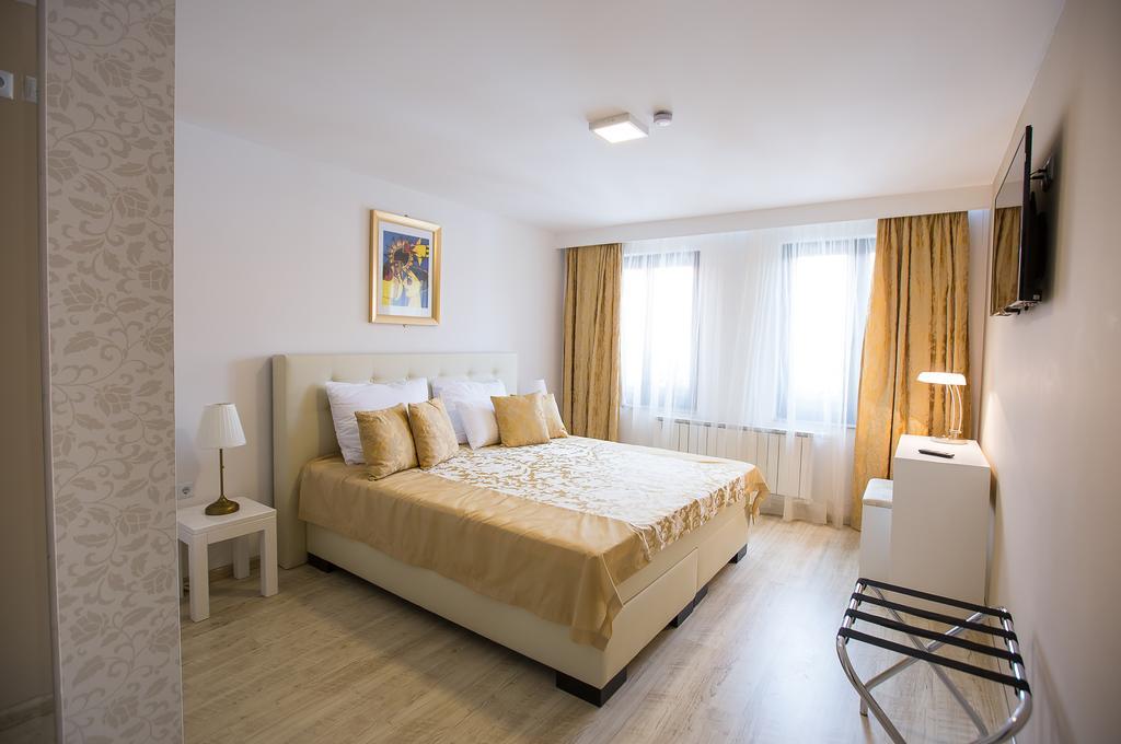 Heartland City B&B Tuzla Esterno foto
