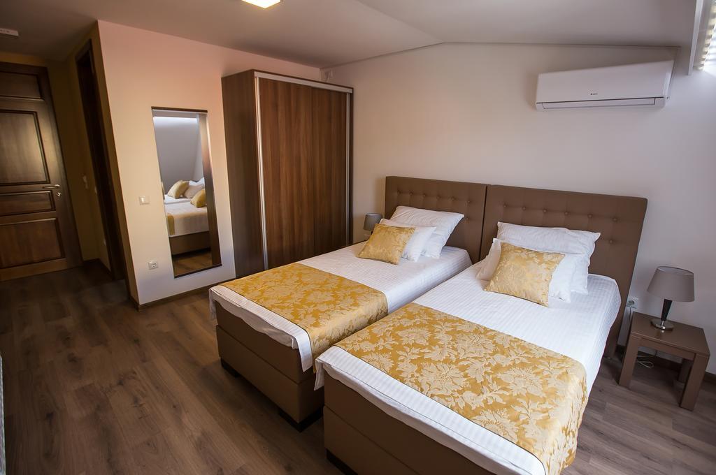 Heartland City B&B Tuzla Esterno foto