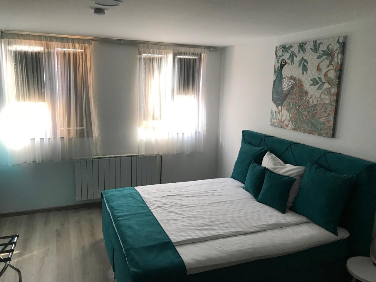 Heartland City B&B Tuzla Esterno foto