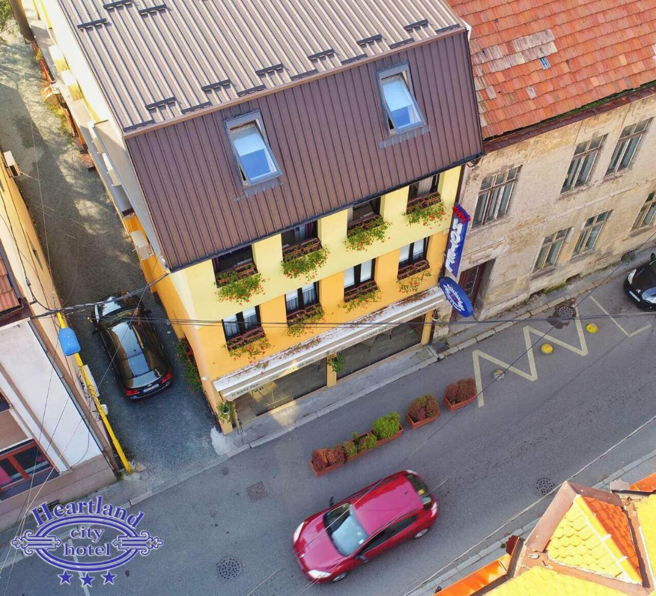 Heartland City B&B Tuzla Esterno foto